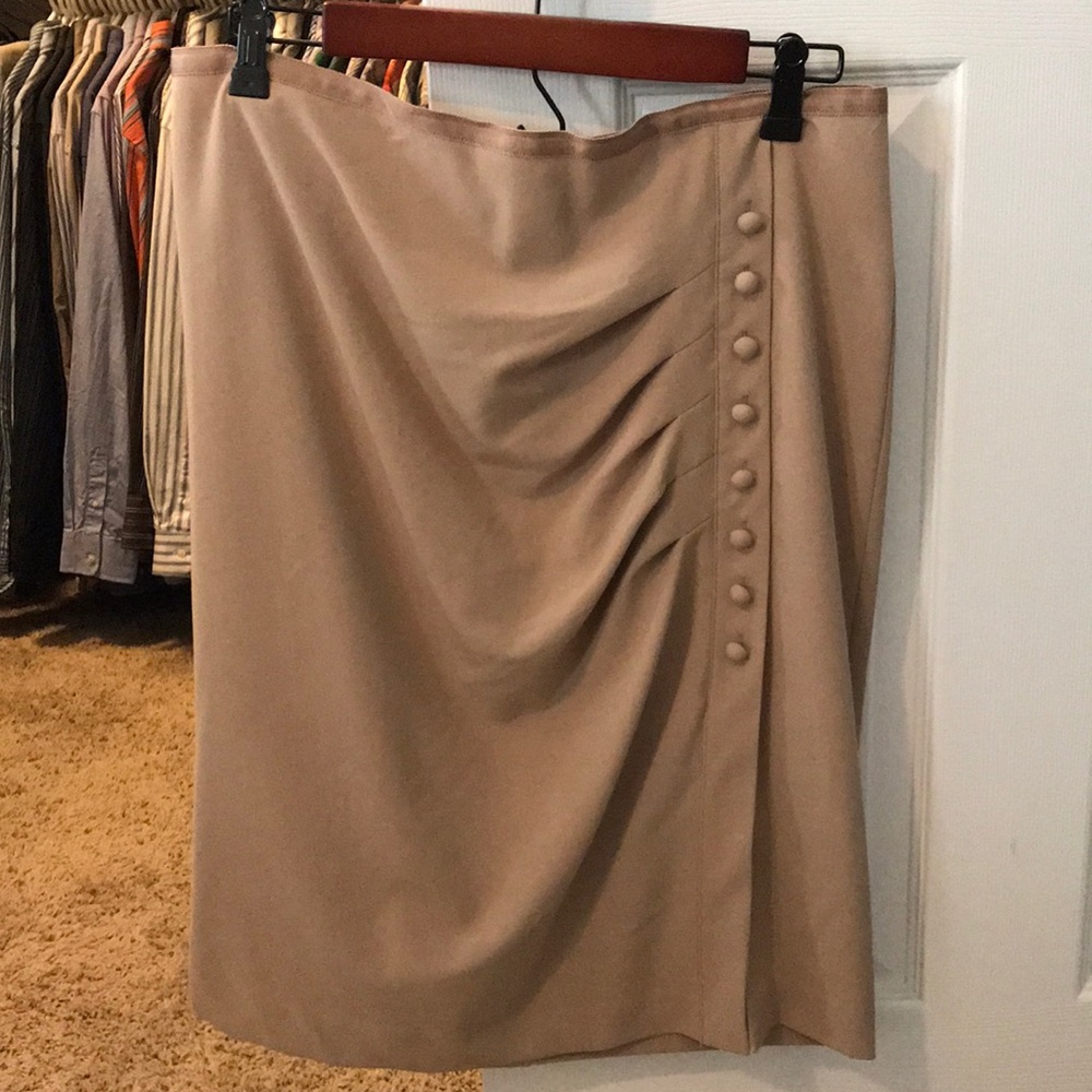 Button accent pencil skirt